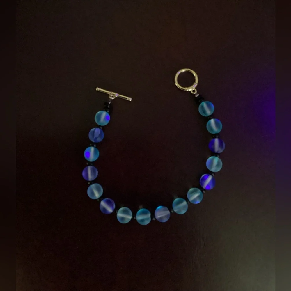 Men’s Matte Aurora Mermaid Bead Bracelet 💙 - Picture 3 of 4